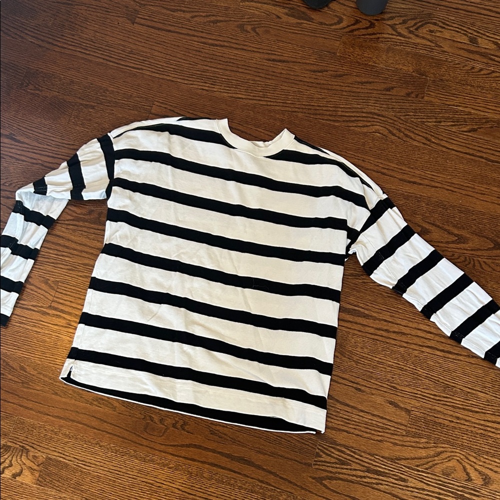 Women's Black & White Striped Long Sleeve Top